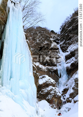 Frozen sunlight · Yunlong waterfall and ice pillar 15871880
