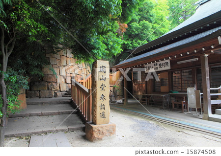 Shinto寺廟新綠色朝聖路 15874508