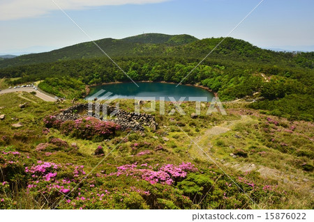霧島山脈Miyama Kirishima在Ebino Kogen和固定池塘盛開 霧島山脈Miyama Kirishima在Ebino Kogen和固定池塘盛開 15876022