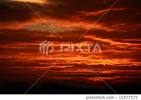 Cloud dyed in the morning sun · Morning glow in Europe Cloud dyed in the morning sun · Morning glow in Europe 15877575