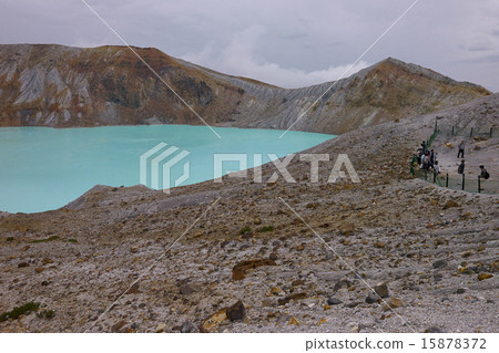 Shirane, crater slope and tea kettle 15878372