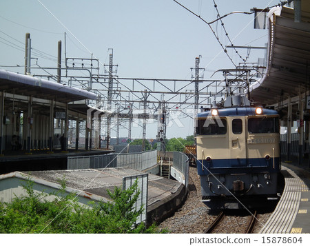 Freight train EF65 primary color national iron color Yoshikawa station 15878604