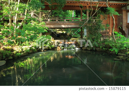 Fukadera寺廟偉大的住所池塘新鮮的地面 15879115