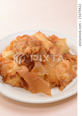 Delicious seafood fried food 15879422