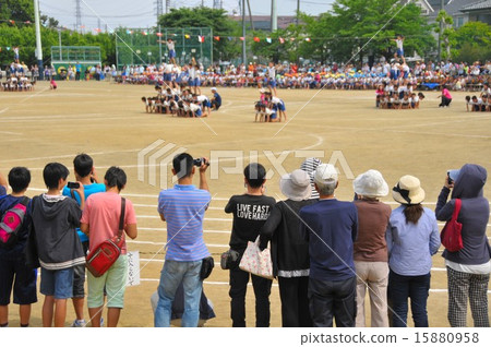 運動會的場景 15880958
