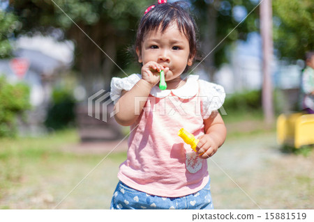 孩子們玩沙邦玉 孩子們玩沙邦玉 15881519