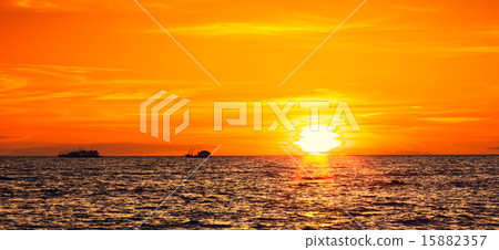 Beautiful Sunset Over Sea Beautiful Sunset Over Sea 15882357