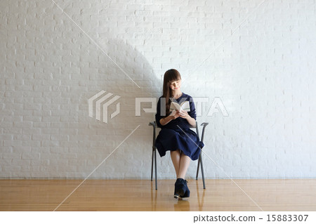 一個女人讀 15883307
