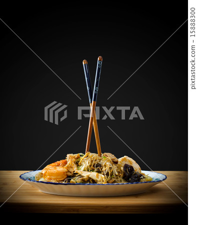 Asia glass noodles, prawn and vegetables 15888300