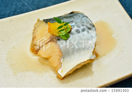 用國產鯖魚煮的魚。 用國產鯖魚煮的魚。 15891303