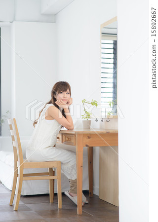 young woman      15892667