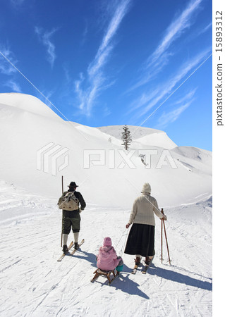 Family in the snow 15893312