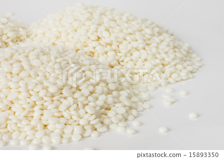 White polymer granules 15893350