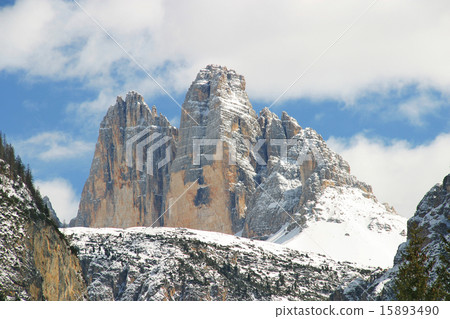 Three Peaks 15893490