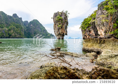 Landscape Khao Tapu or James Bond Island Landscape Khao Tapu or James Bond Island 15893610