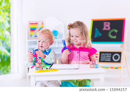 Kids at preschool painting 15894257