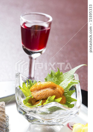 Aperitifs and rich ivy 15895333