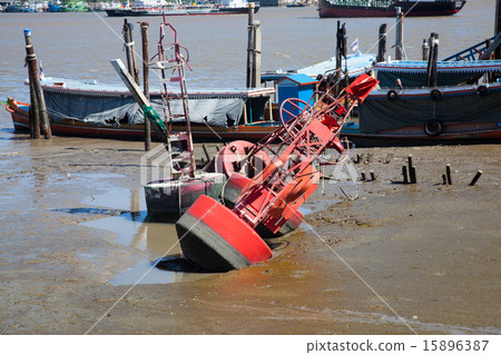 Measured water level buoy. Measured water level buoy. 15896387