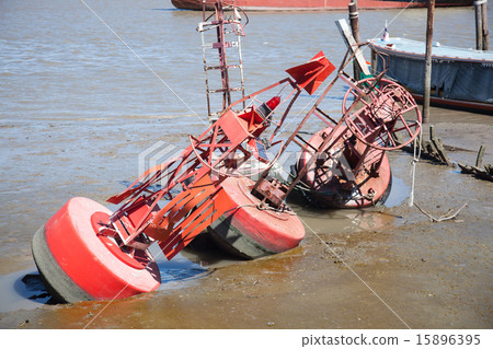 Measured water level buoy. Measured water level buoy. 15896395