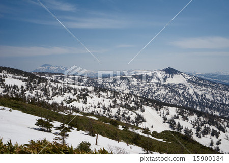 Hachimantairi, Iwate volcano (left distant) is wished from the return pass, right is Mt. Mt. 15900184
