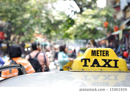Taxis parked waiting for the next fare Taxis parked waiting for the next fare 15901939