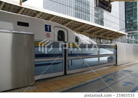 Tokaido Shinkansen platform doors / Tokyo Station 15903535