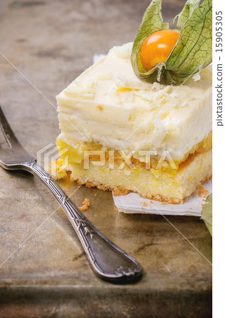 Cake with tropical fruits 15905305