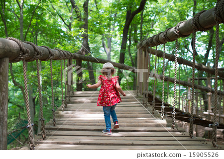 A girl playing athletic 15905526