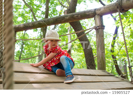A girl playing athletic 15905527