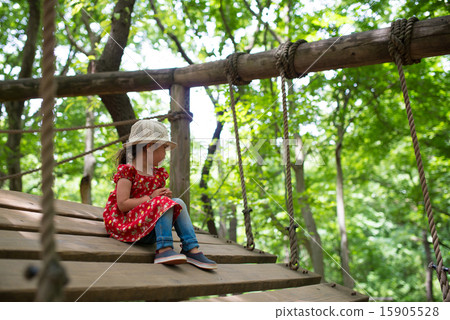 A girl playing athletic 15905528