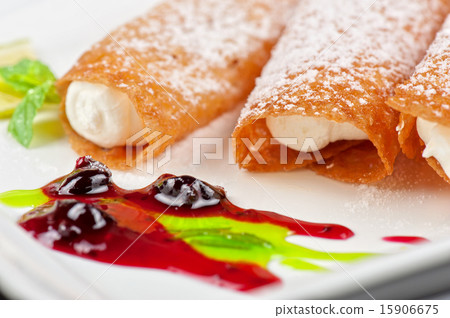 Sicilian cannoli 15906675