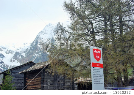 Snowy Mountains and Huts Snowy Mountains and Huts 15910252