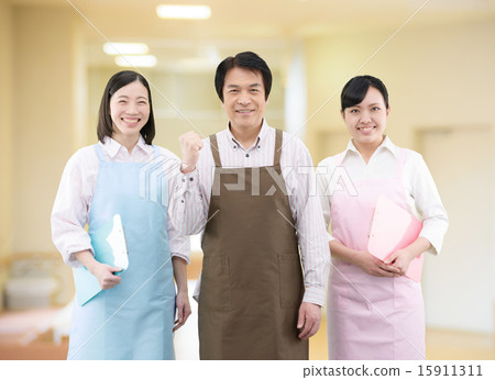 An image of a group of three men and women in an apron in the room 15911311