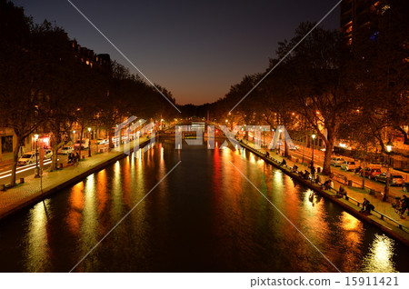 Saint Martin Canal at night - 6 15911421