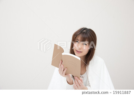 Reading in the room wear 15911887