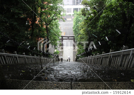 The stone steps of the rain Atago Shrine 15912614