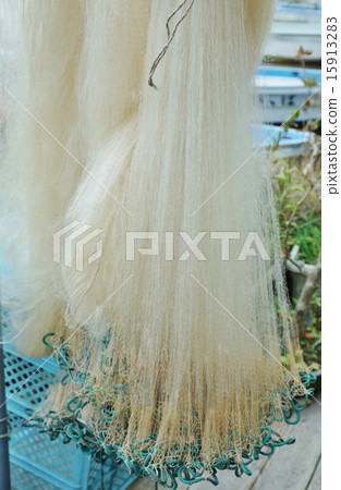 Lake landscape on the lake side · Upstream throwing up the hill · Vertical position 15913283