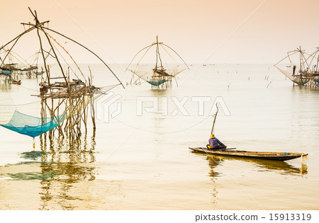 Thai style fishing trap in Pak Pra Village Thai style fishing trap in Pak Pra Village 15913319