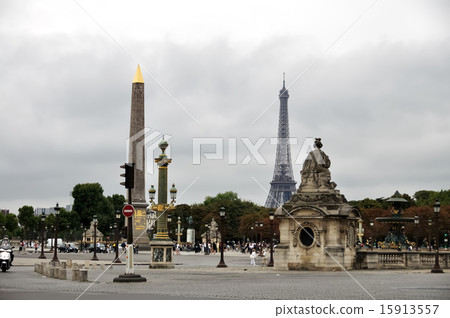 Eiffel tower from Plaza de Concorde 15913557