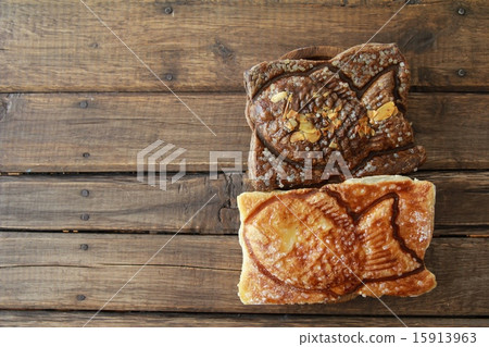 Plain and chocolate croissant taiyaki 15913963