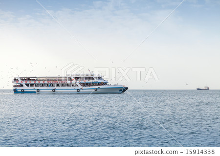 Passenger boat full of people in Izmir, Turkey 15914338