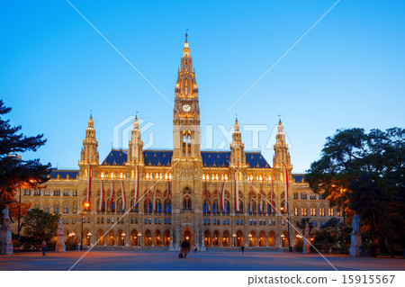 City Hall in the evening, Vienna, Austria 15915567