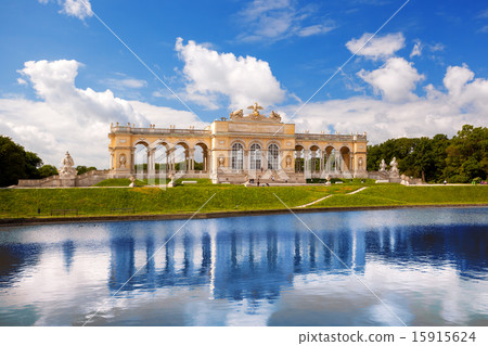 Gloriette  in Schonbrunn Palace, Vienna, Austria 15915624