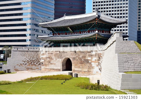 Namdaemun in Seoul, South Korea Namdaemun in Seoul, South Korea 15921303