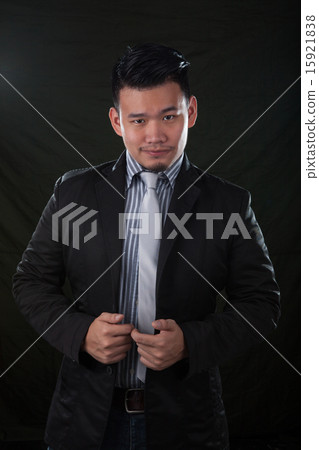 portrait smiling face business man 15921838