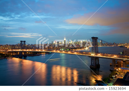 Williamsburg Bridge in New York Williamsburg Bridge in New York 15923694