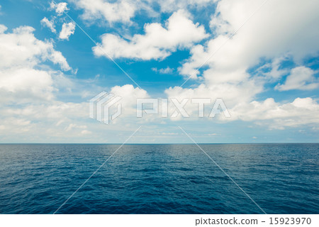 Beautiful sky and ocean. Sea summer shot 15923970