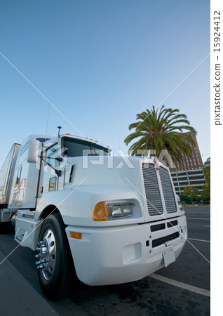 White Truck in San Francisco 15924412