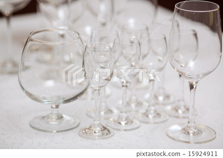 Impty Glasses of vine Impty Glasses of vine 15924911