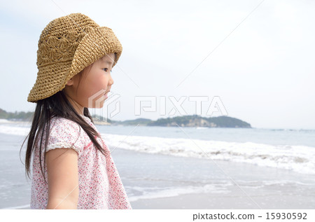 Girl playing at the seaside 15930592